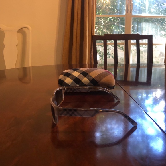 NWOT: Burberry Women's Rectangular Sunglasses - Picture 2 of 2